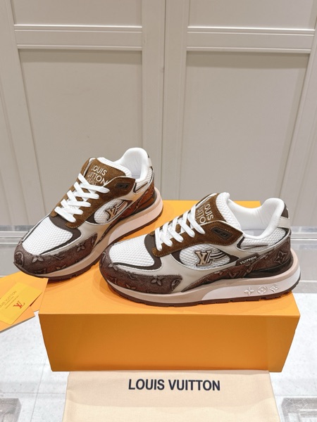 Men's Louis Vuitton Run Way Sneakers-815